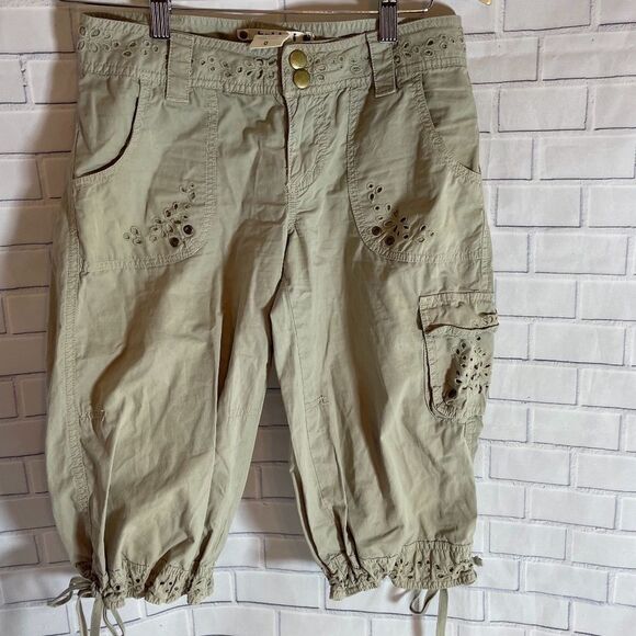 Anthro Hei Hei Khaki Eyelet Trim Capri Pan… - Picture 1 of 11